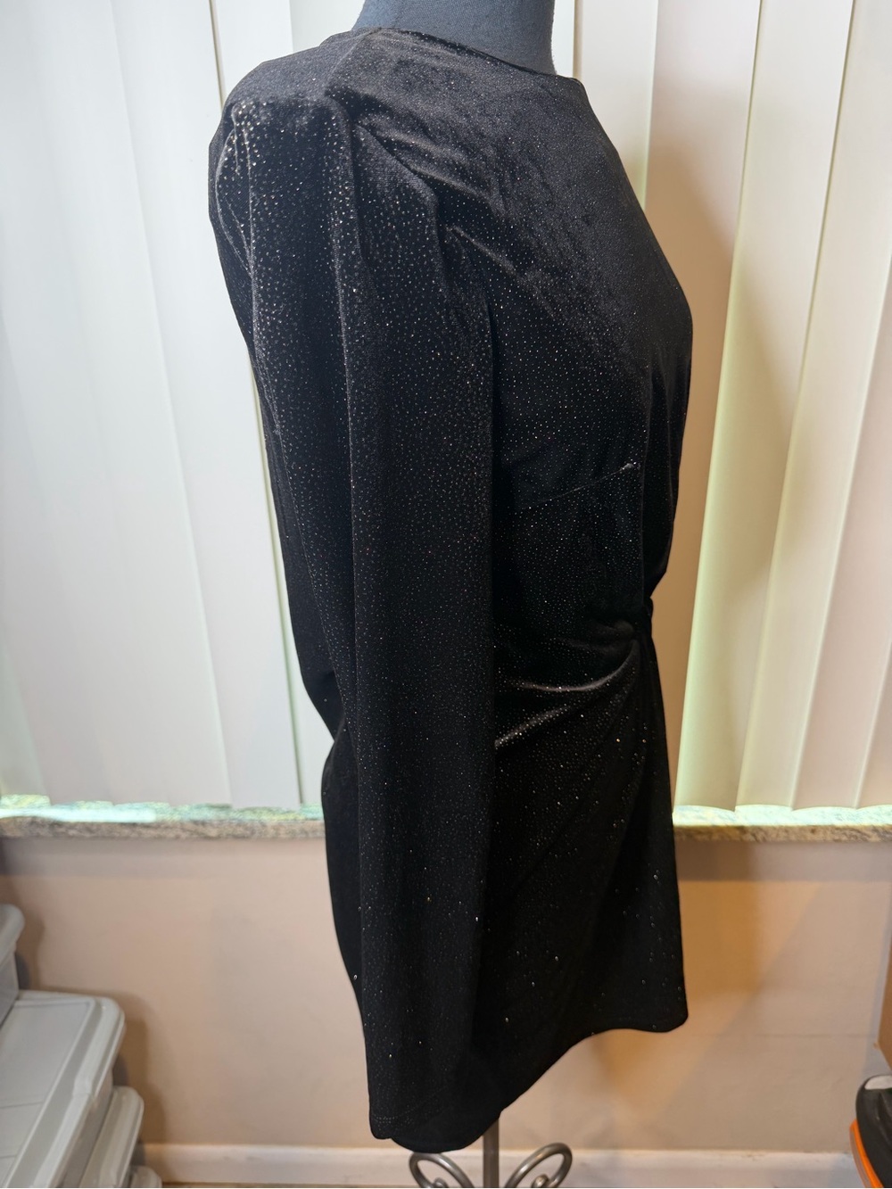 H&M Black Velvet Glitter Long-Sleeve Front Twist Mini Dress Size Medium - Picture 6 of 10